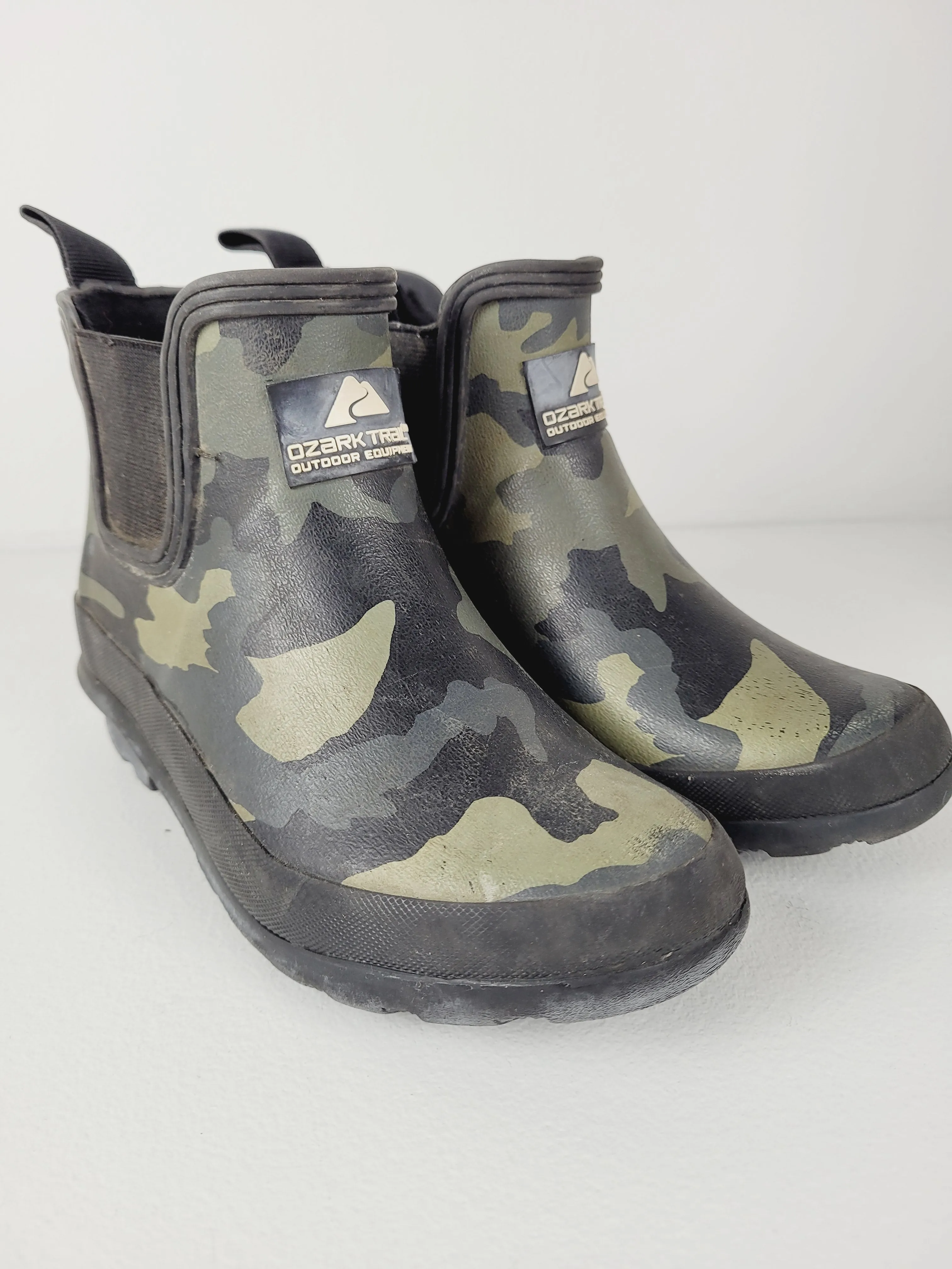 OZARK TRAIL CAMO BOOTS SIZE 13 PRE-LOVED