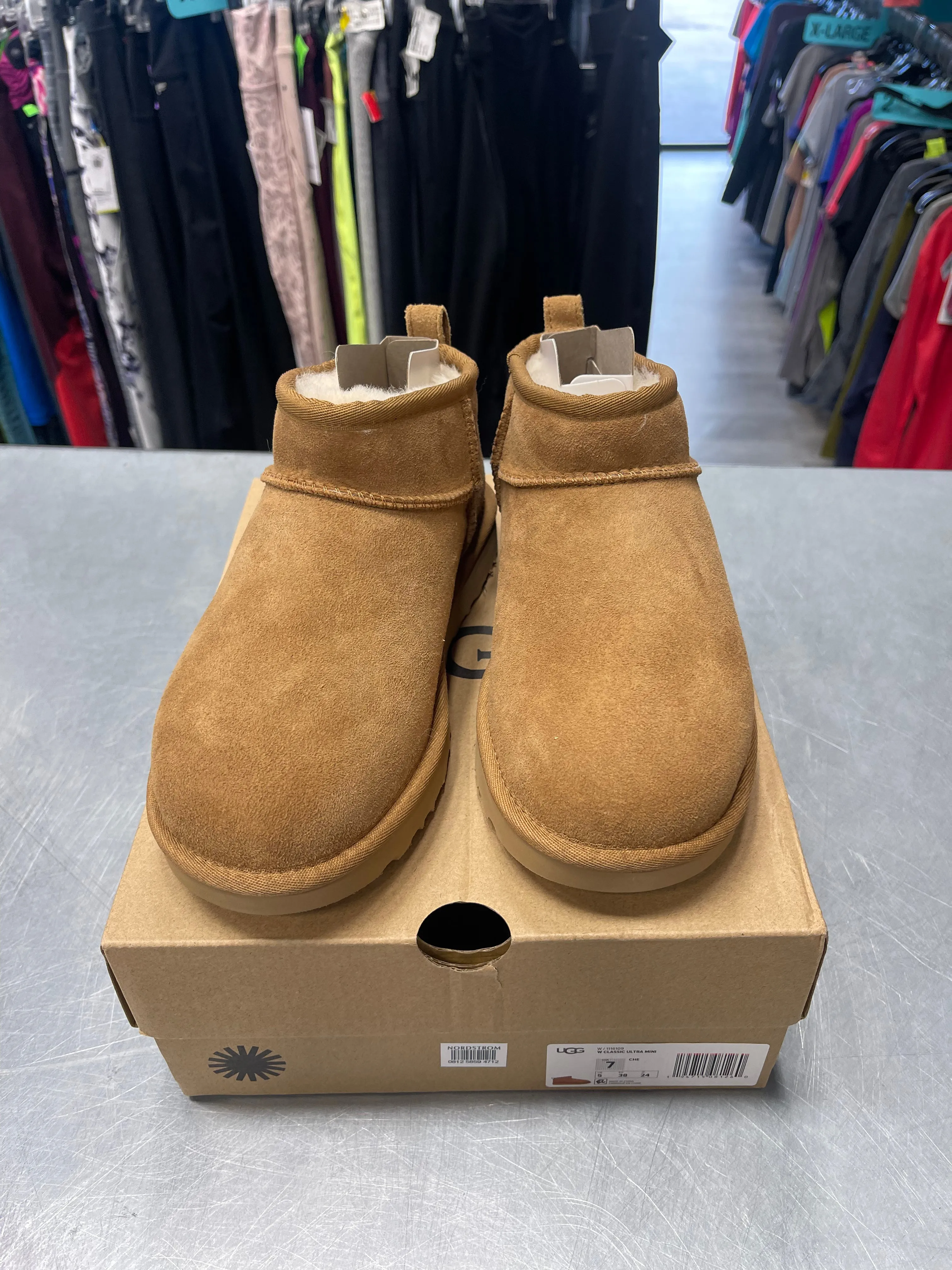 Uggs Boots Womens 7 Mini