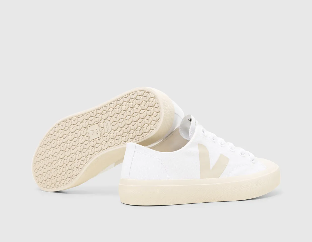 Veja V-90 Pierre / White