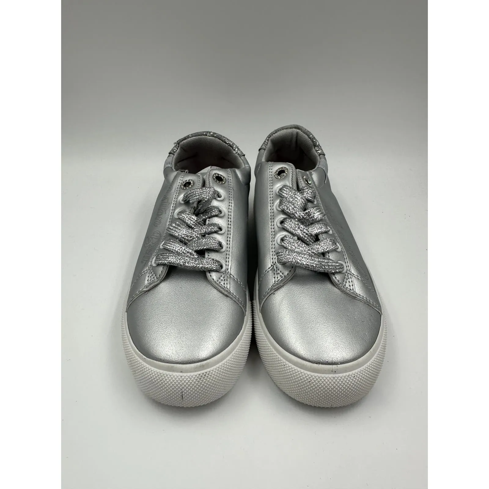 Women's Size 7, Silver Low Top Casual Sneaker w/ White Sole & Silver Laces