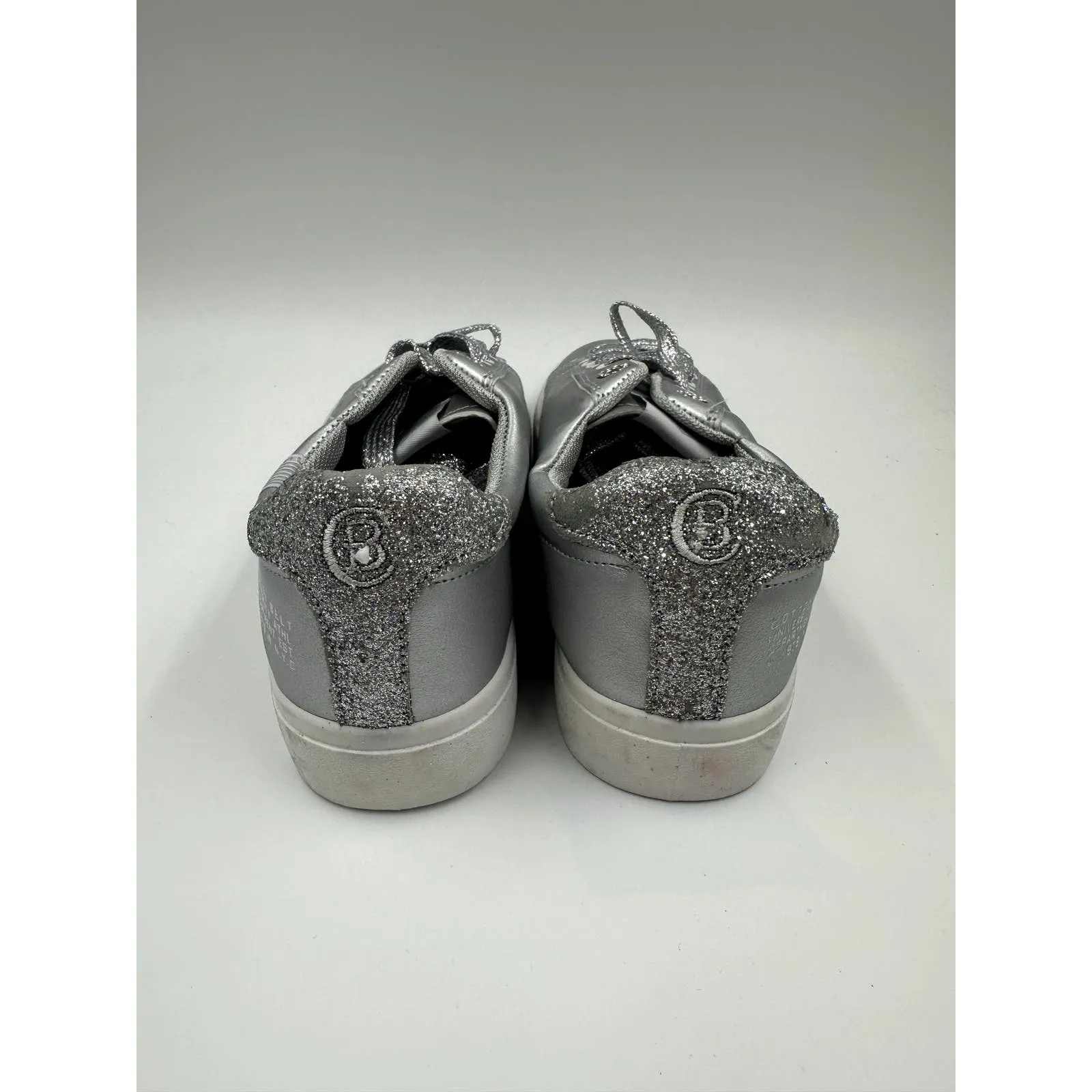 Women's Size 7, Silver Low Top Casual Sneaker w/ White Sole & Silver Laces